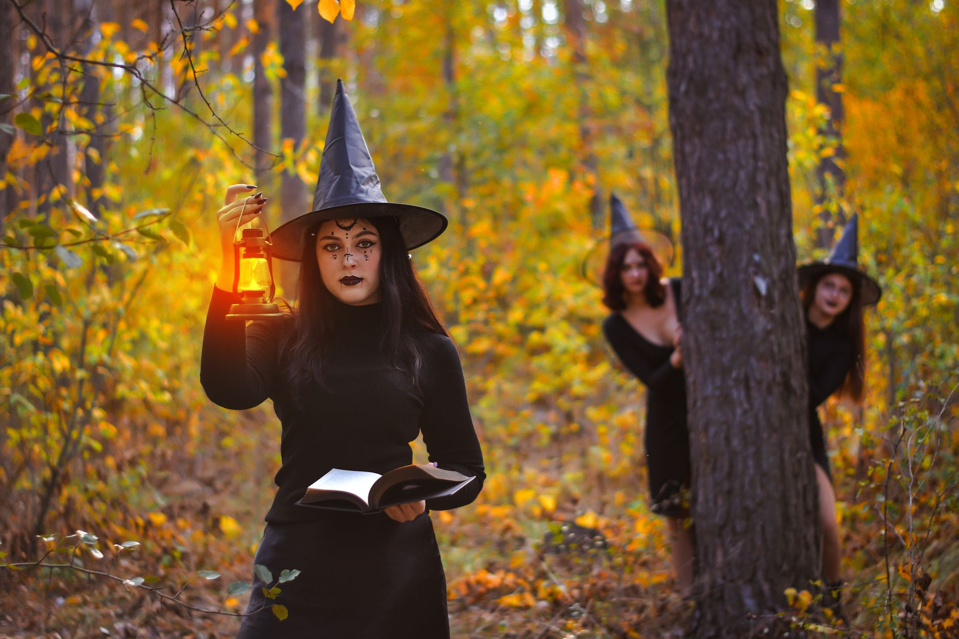 Black cat and witch coloring pages for a spooky afternoon