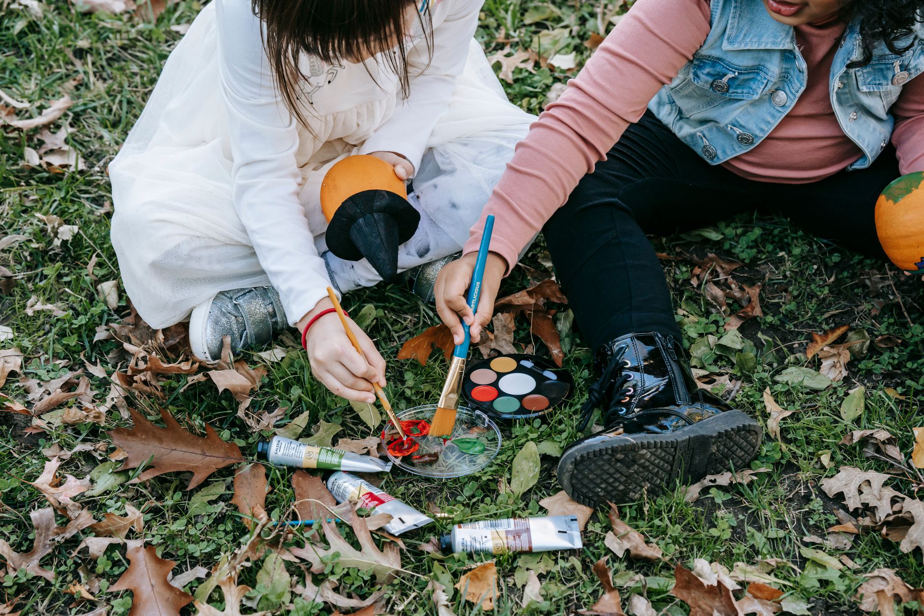 Screen-free Halloween activities for kids that aren’t just candy